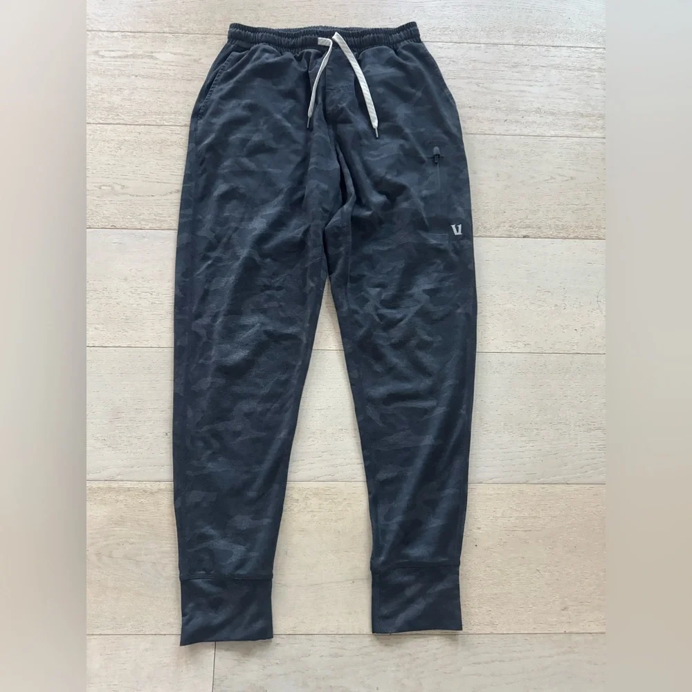 Vuori Sunday Performance Jogger Pants. Mens. Black Camo S